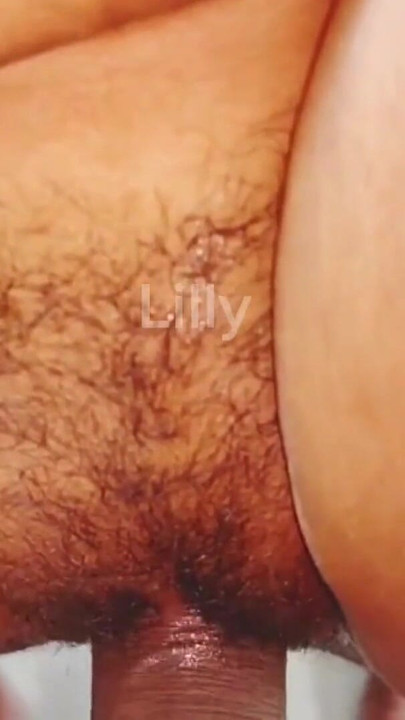 Чоловік грубо трахає свою дружину з великими цицьками | Кліп 1