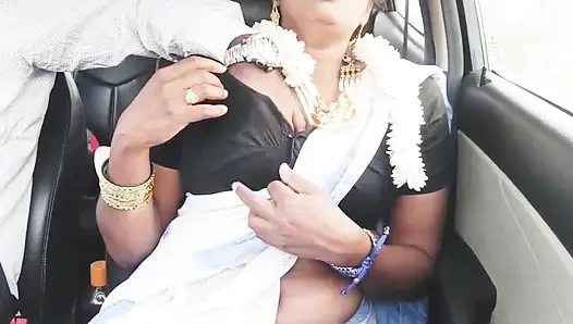 Hintli kadın arabada seks yapıyor Güzel sari ev hanımı üvey oğluyla sikişmeye çalışıyor car drive.telugu edepsiz konuşmalar.