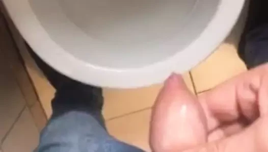 Kölem herkese sik göstermeyi emretti