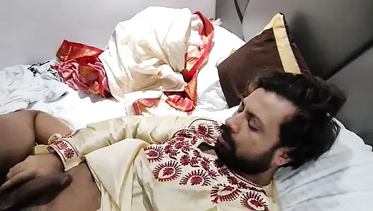 Akele me dekh kar Bhabhi ji jabbar ko dasti room me pel diya