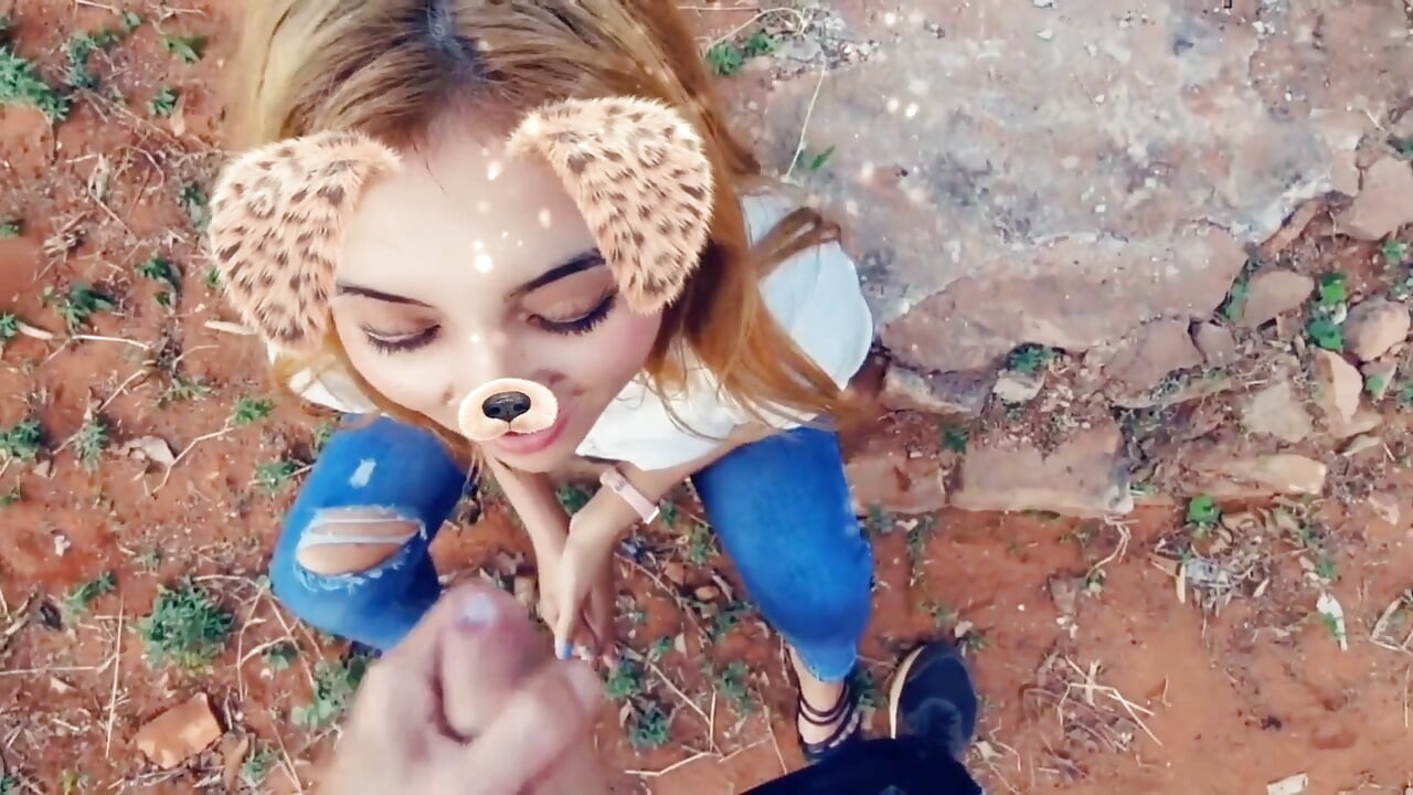 Blondă latino suge pula