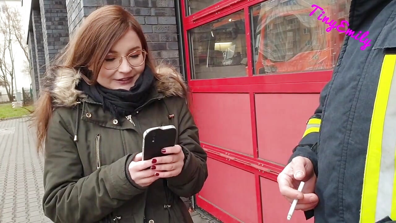 هل ستظهر لي أنبوبك ؟؟ رجل إطفاء مارس الجنس !!