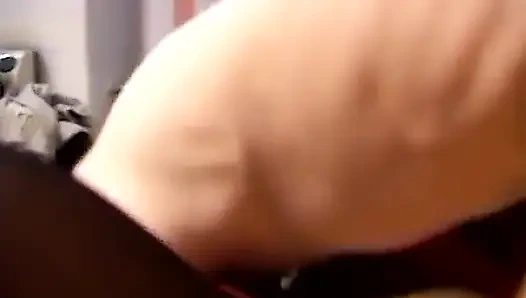 Ibu tiri amatir ditarget oleh dua kontol keras