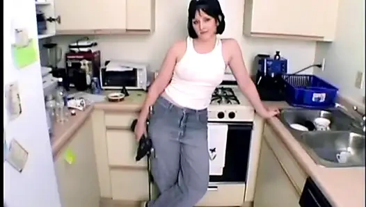 Сексуальная сантехник заглатывает горячую большую задницу, винтаж