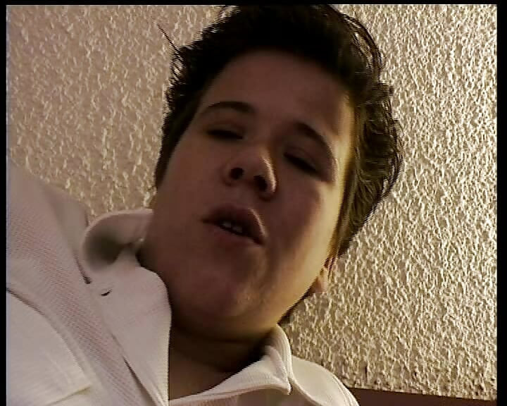 Lelijke Duitse hoer toont haar kut aan de cam