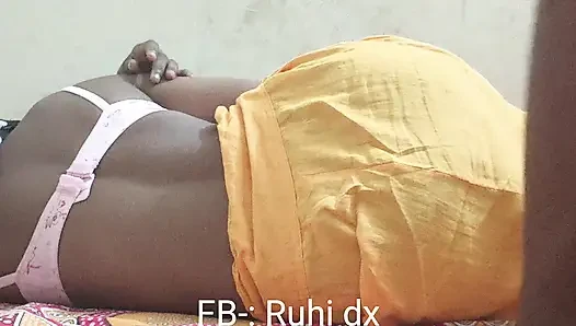 Kapde badalte waqt apni bahen ko dekha aur usne bula ke sex kiya
