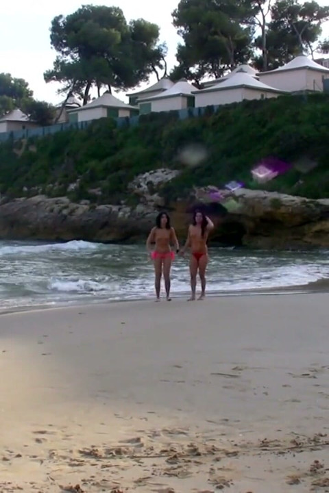 Tight pussy chicks threesome fucked on beach