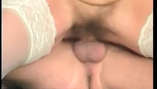 Tante seksi dengan jembut lembu lagi asik ngentot kontol cowok berondong