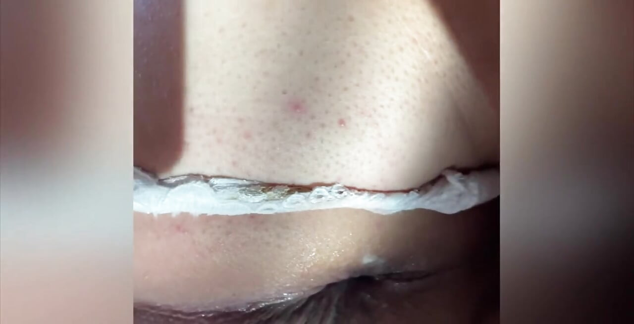 ฉันไม่ได้ทําอะไรเลยและฉันโทรหาเพื่อนบ้านเพื่อกินฉัน เราชอบมันและเขาเข้ามาในตูดฉัน