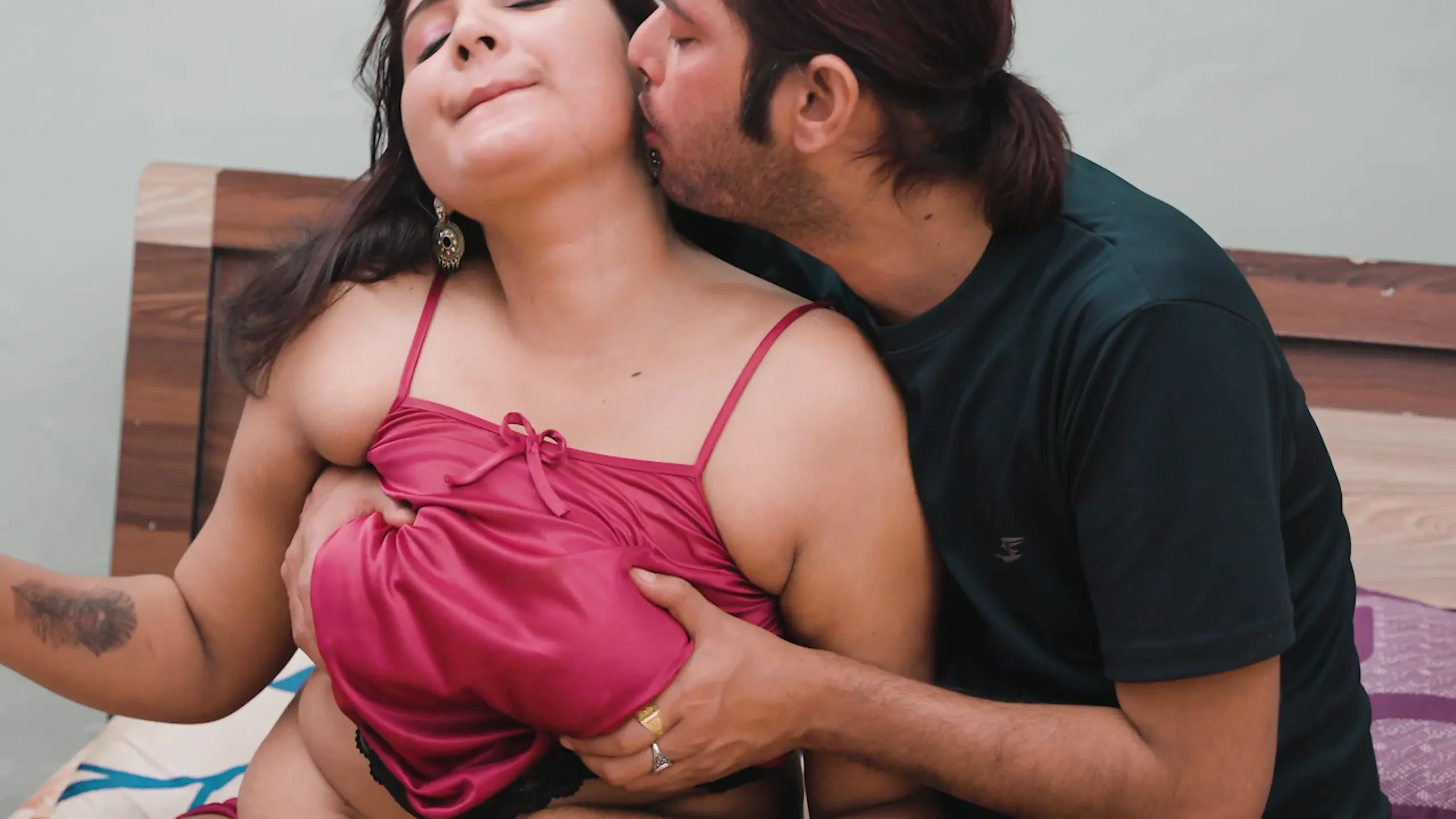 https ic vt nss xhcdn com a MTQ3YmU2NjVhNzJhNTA0  