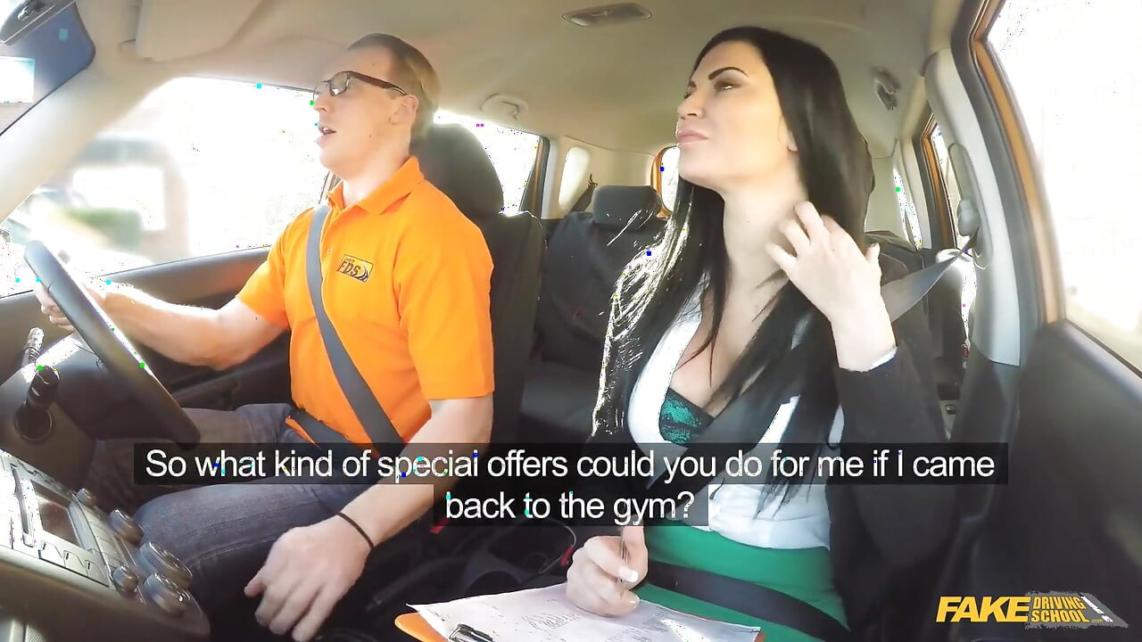 Fake driving school - Jasmine Jae, moniteur à gros nichons, donne au beau Luke une gorge sauvage qu’il n’oubliera jamais