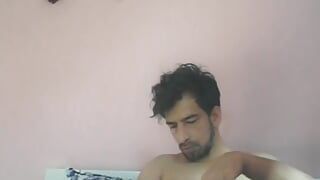 Asiático chico masturbándose