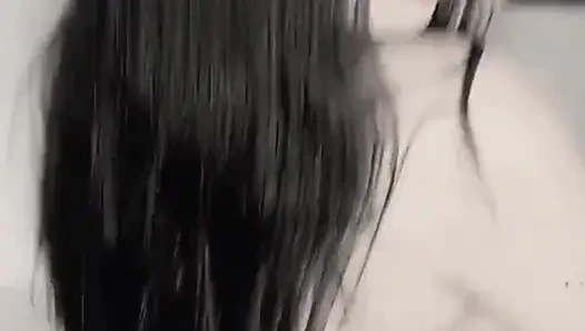 Heiße vollbusige latina gabi striptease und masturbation mit dickem hintern