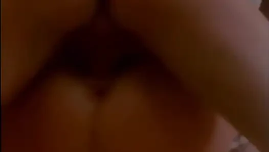 Persetan dengan aku yang mengisap penis lain