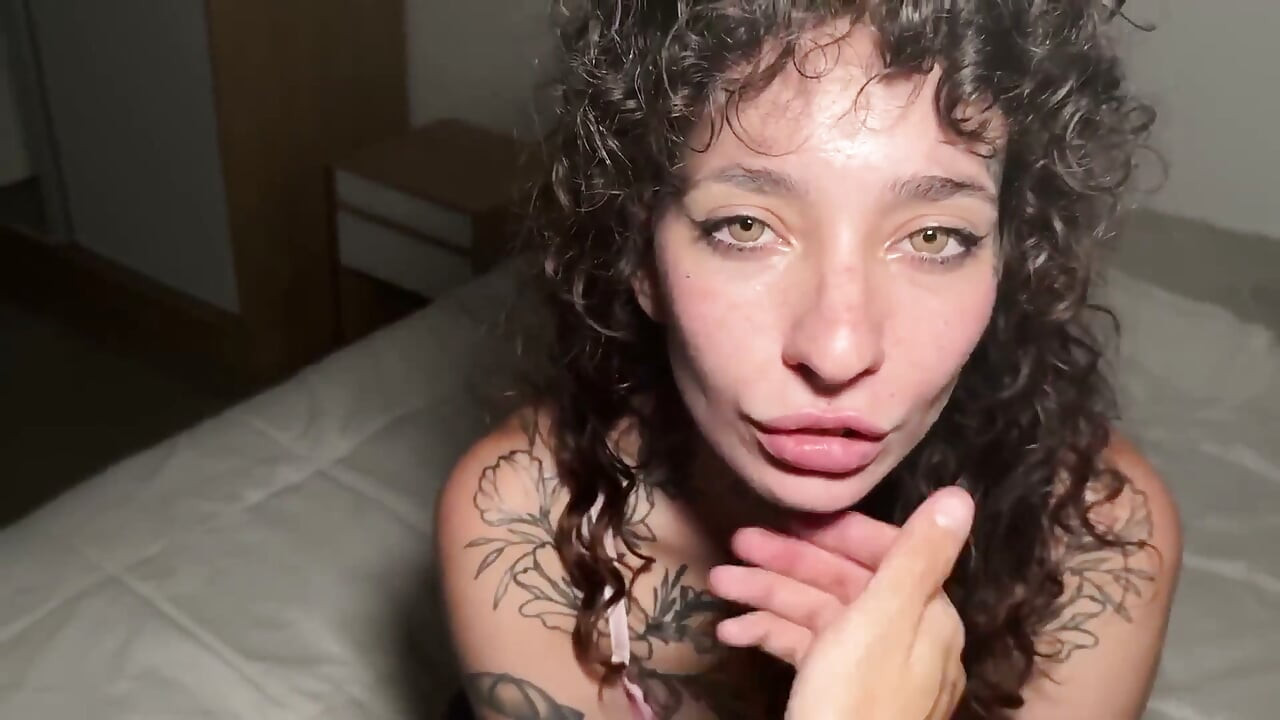 Submissive tätowiert, harter Sex, Halsficken, Ohrfeige und Gesichtsbehandlung!