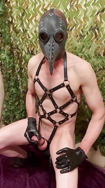 Man In Leather Wanks Hard Lots Of Cum