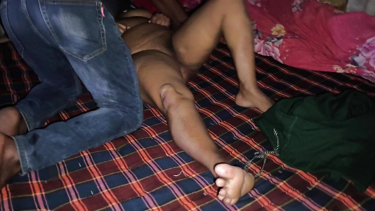 meio-irmão fodendo meia-irmã com casa