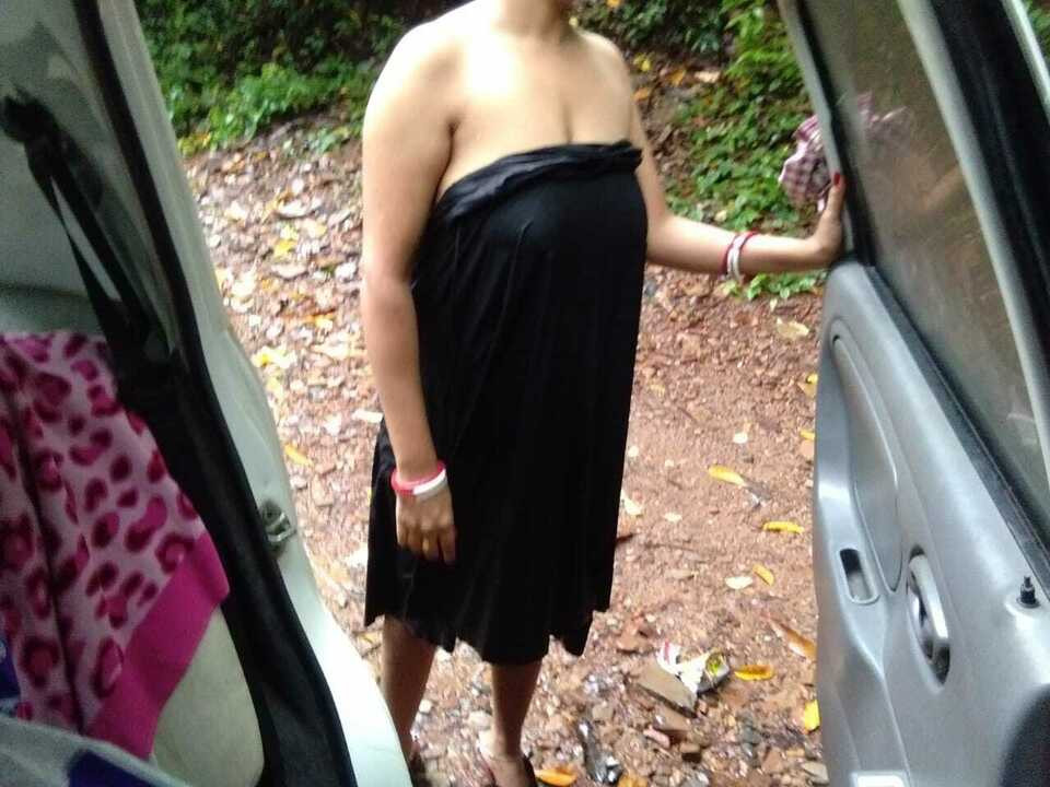 India milf queen memiliki seks mobil publik di luar ruangan dalam kompilasi