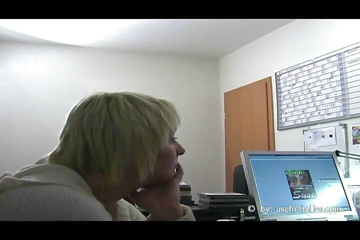 Kleiner gangbang und pinkelparty mit Dany und Nathalie