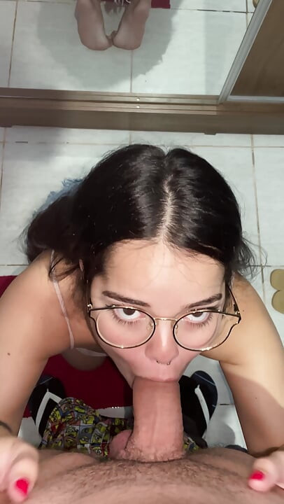 มุมมองคนเย็ด อมควยของ Debora Mendes บน Wellington Ribeiro การสะท้อนตูดในกระจกและใบหน้าที่เข้มข้นในตอนท้าย