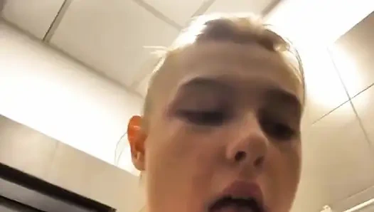 Публичный минет с большим количеством слюны