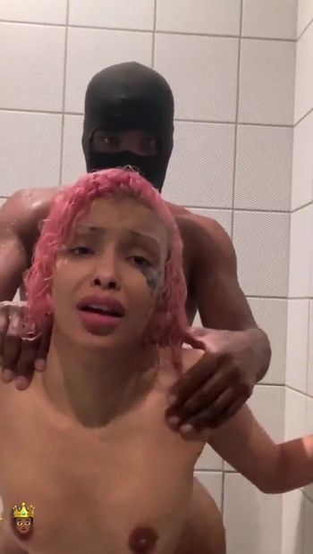 Σαγηνευτική στιγμή από το "michikomalandro Sucks BBC then Gets Anal Fucked in the shower part 1"