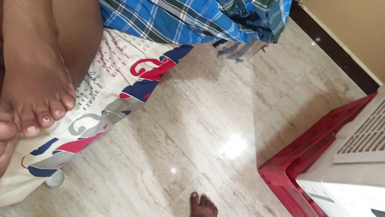 Sexo a três fodendo esposa com ela