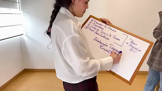 İngiliz öğrencimi sikiyorum... Amcığımı yalıyorum