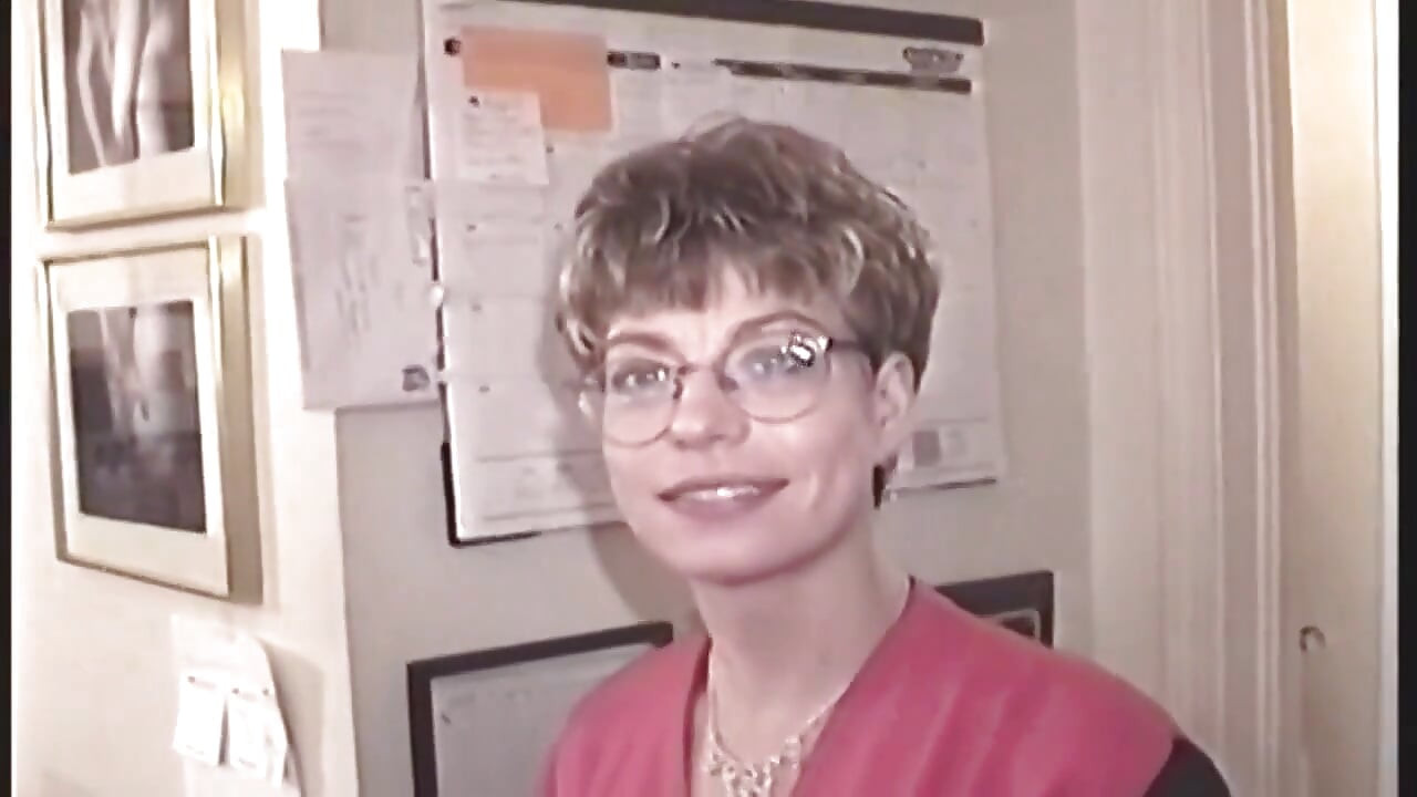 Mature MILF Gives Sloppy Blowjob and Takes Creampie