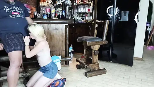 Gesicht 2 Schwänze in 1 Blondine