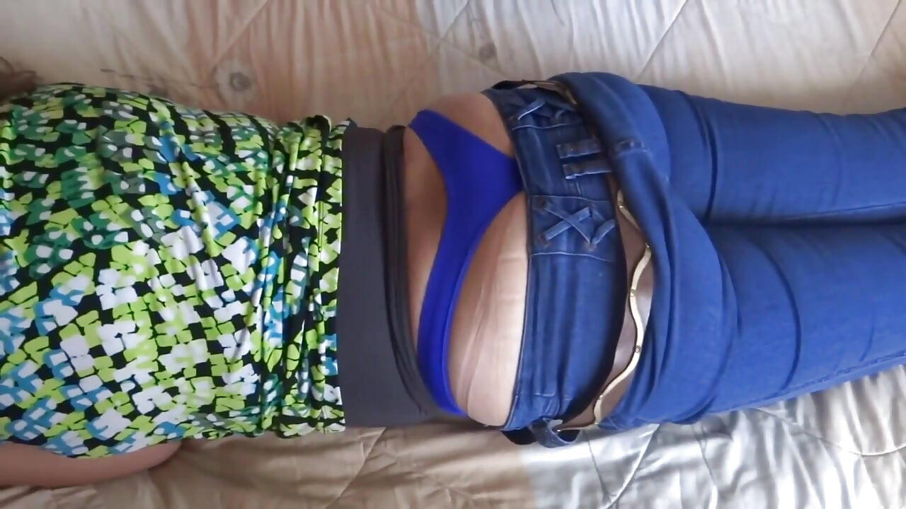 Stepson asks stepmother to masturbate to fuck her and she accepts