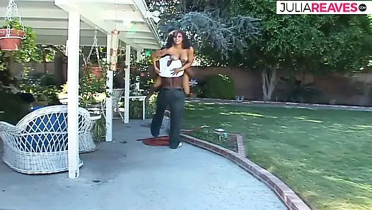 Gadis panas menunggangi kontol hitam besar di sofa ke mulut mani muncrat