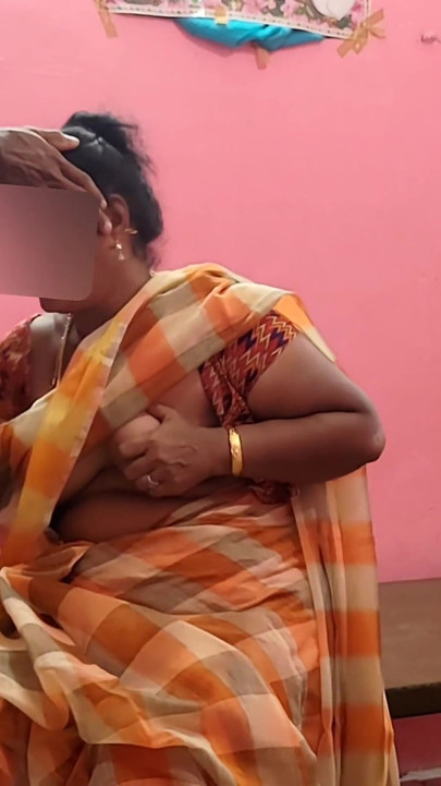 내 계모의 큰 가슴과 보지를 가지고 놀고 섹스