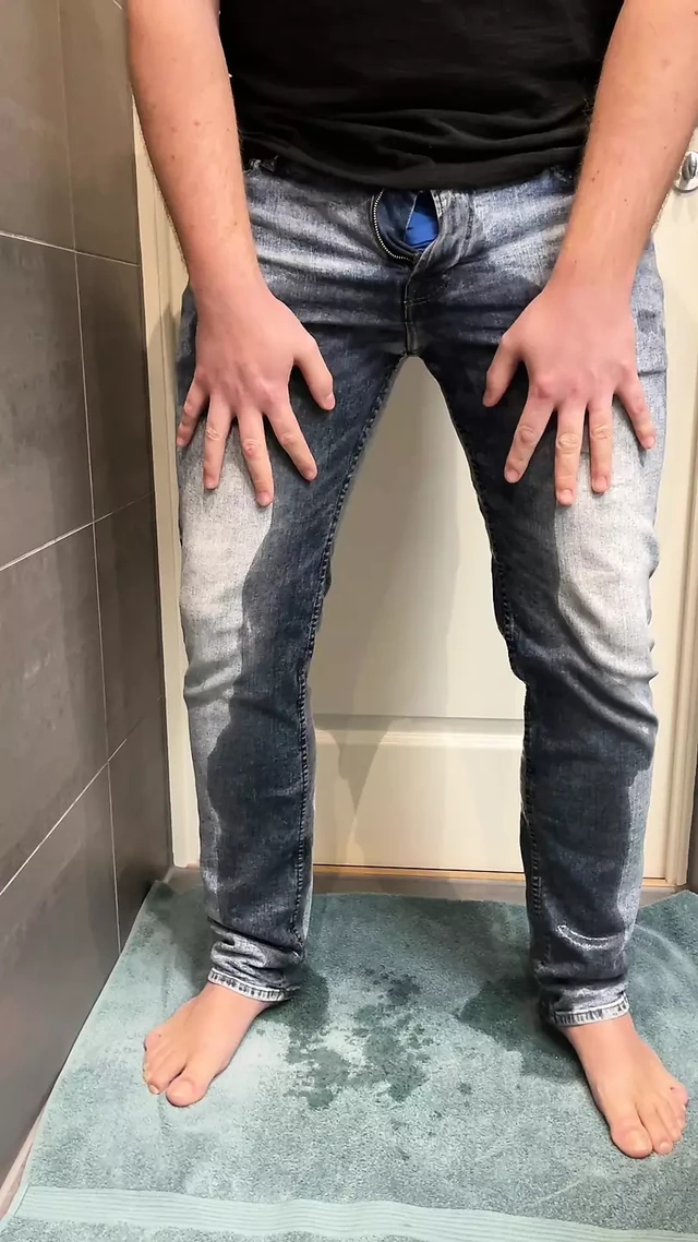 Huge jeans piss