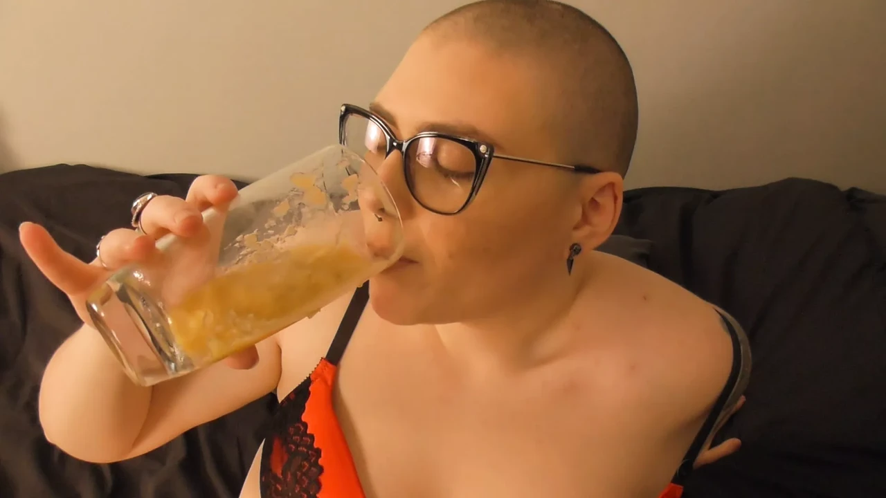 带有Rebecca曲线的阴部香蕉冰沙