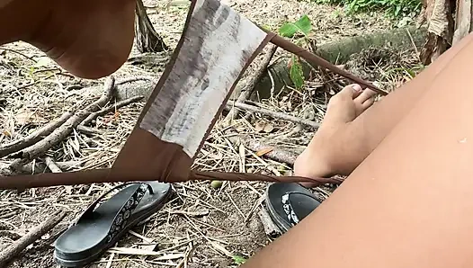 Ben yaramaz bir kızım. Parmaklarımı büyük ıslak vajinamda hissetmeyi gerçekten seviyorum hehehej