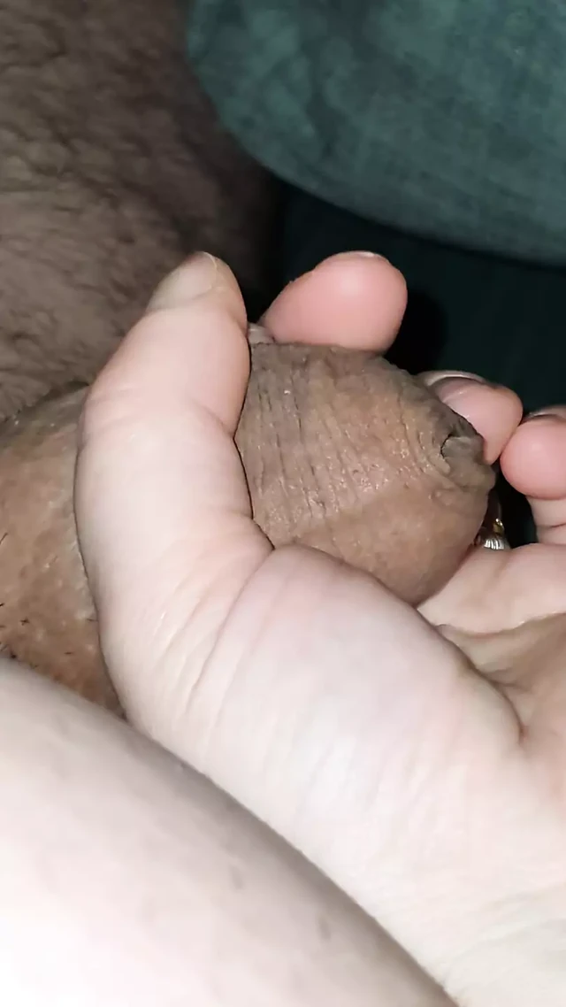 Step son get a handjob from slutty Maid