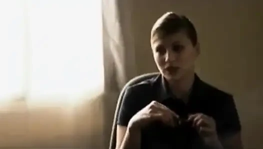 Olgun sarışın ateşli oyuncu seçmelerinde zonklayan büyük zenci gırtlağına kadar alıyor