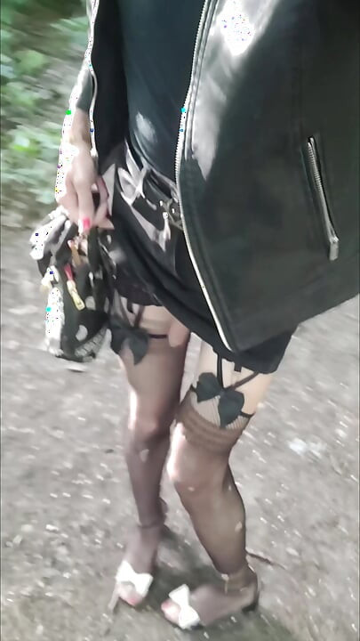 LooK moją spódnicę w JEaN's na parkingu w lesie Senart. VaneSsaBiTCHx PariS ChienneTrvprod91