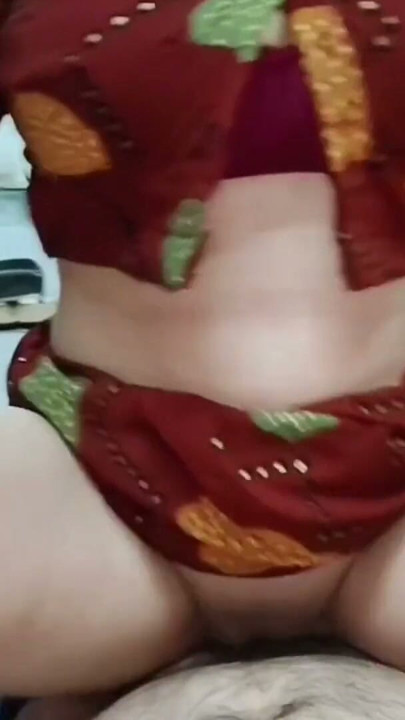 I went to bhabhi’s house when her brother not at home and enjoyed a lot with my lovely bhabhi, Full Hindi Viral Video | Clip 1