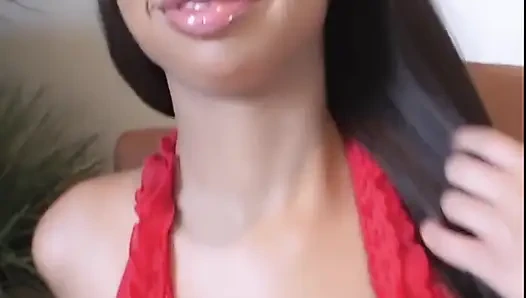 Sıradan bir kişi büyük penisin tadını çıkarır