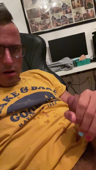Must-see moment from "Deutscher Junge wichst und spritzt sich ins gesicht"