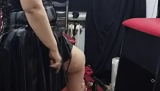 Xxl MILF Domina Trains Slave Pig with Folienbondage and Trampling
