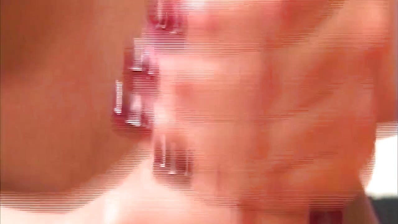 서로의 엉덩이를 핥는 십대와 배다른 딸