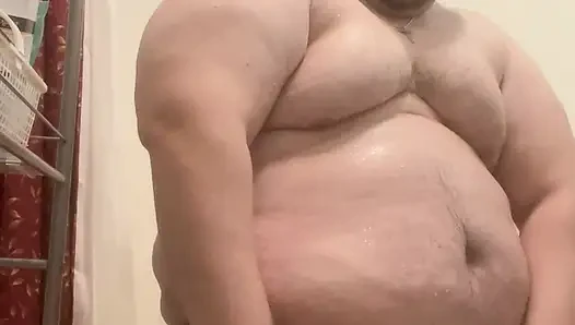 Çok şişman yaraklı çok şişman tombul ayı kalın dölü boşaltıyor