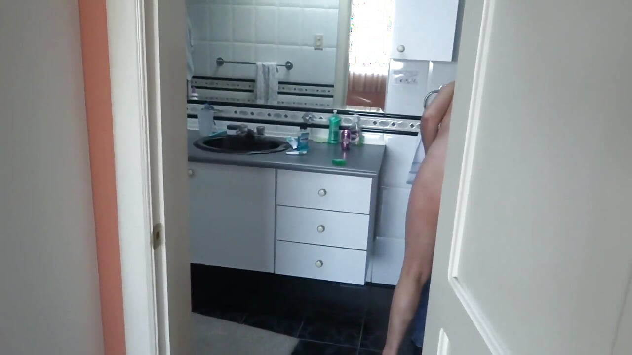 Ich befriedige meine freundin und lade ihren stiefsohn ein, mich zu beobachten und zu wichsen