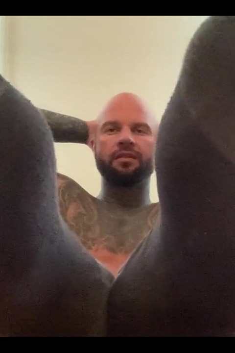 爸爸整天穿着这些连衣裙袜穿着我的礼服鞋. 你能想象气味吗？