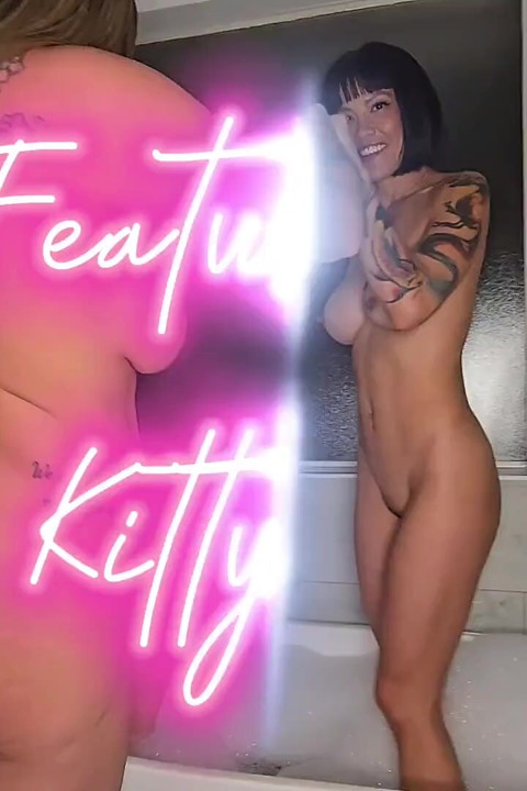 Katie Feat ile banyo zamanı. Bayan Kitty Chow