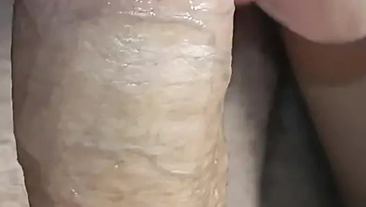 Моя новая мачеха пришла навестить меня ночью и делала минет, пока я не кончила ей в рот.