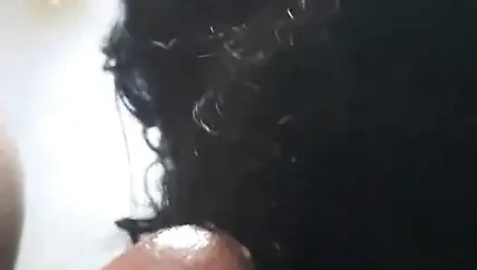 Hintli üvey kız kardeş tutkuyla üvey erkek kardeşini sikiyor